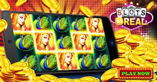 Pengguna mengakses situs togel lewat perangkat mobile saat pertandingan sepak bola berlangsung