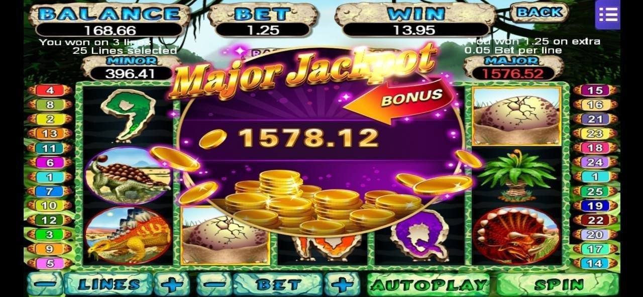 Pengguna di kota Surabaya menggunakan aplikasi hiburan sports dan casino di perangkat mobile canggih